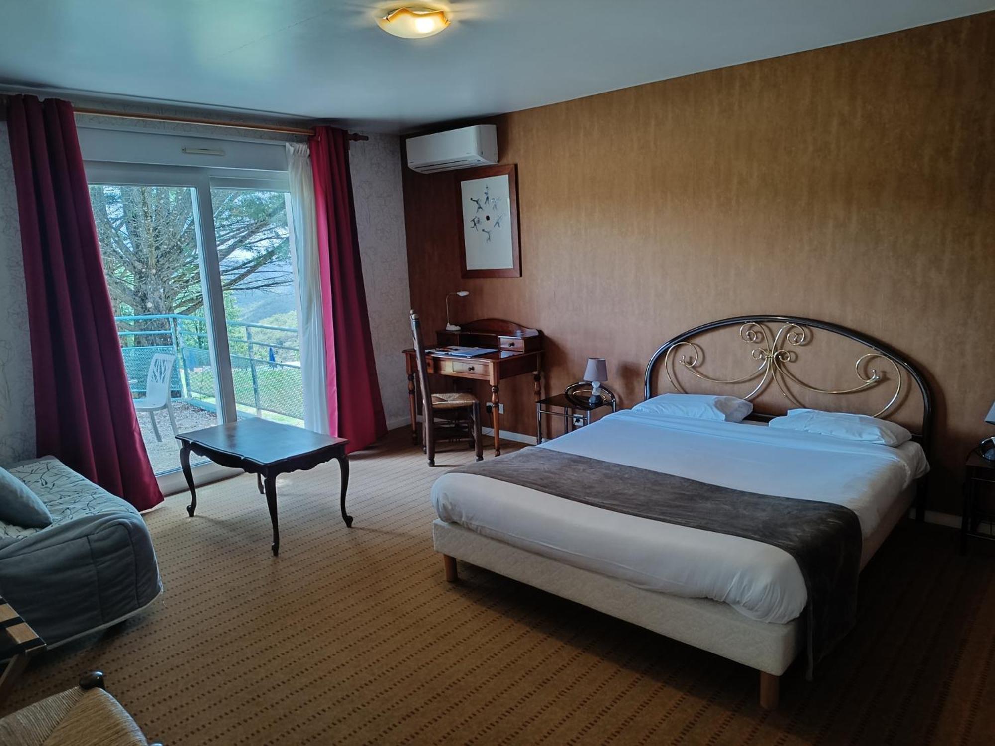 Logis Hotel La Bergerie Hotel 3 Etoiles Restaurant Savoureux Saint-Pierre-Lafeuille Eksteriør billede